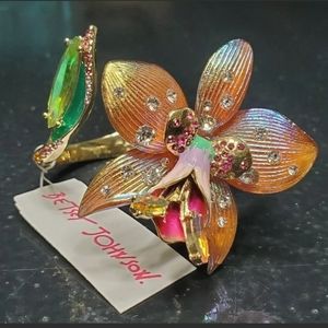 Betsey Johnson Orchid Bracelet! RARE! NWT! Holy Gr